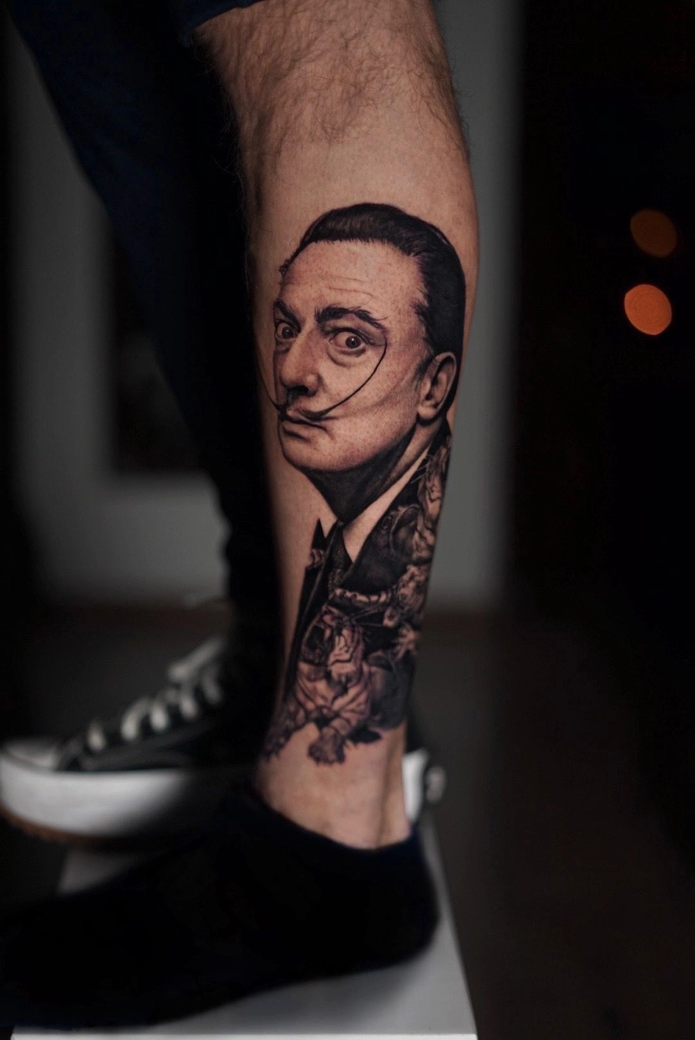 A Fleur de Peau - Professionelles Tattoo Studio - Tätowierung am Arm einer Person