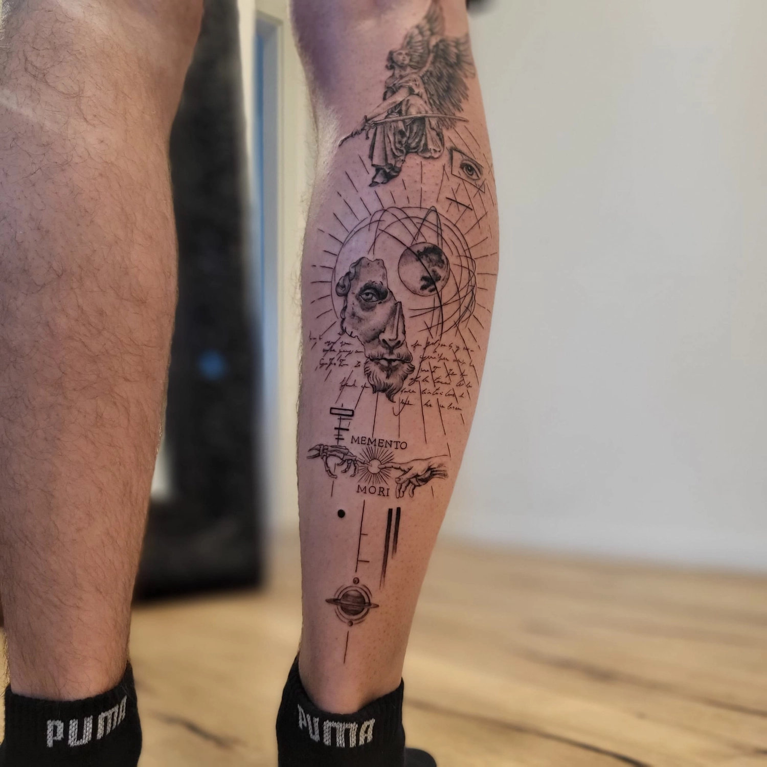 A Fleur de Peau - Professionelles Tattoo Studio - Tätowierung am Arm einer Person
