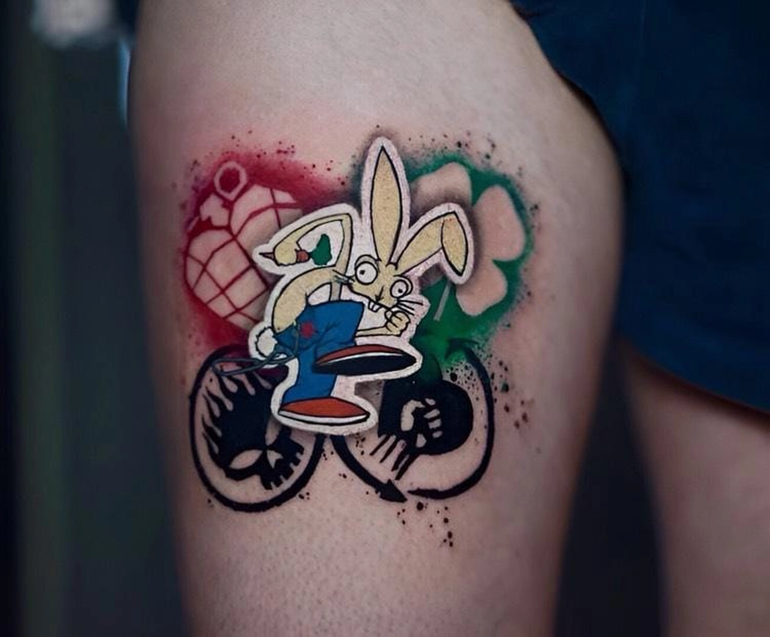 A Fleur de Peau - Professionelles Tattoo Studio - Tätowierung auf dem Rücken einer Person